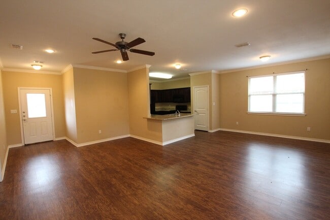 Building Photo - Coming Soon! Gorgeous 3 Bedroom Home in Th...