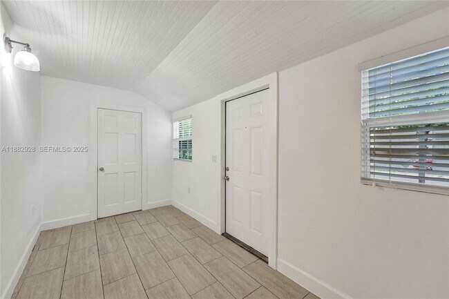 Building Photo - 4718 NW 15th Ave