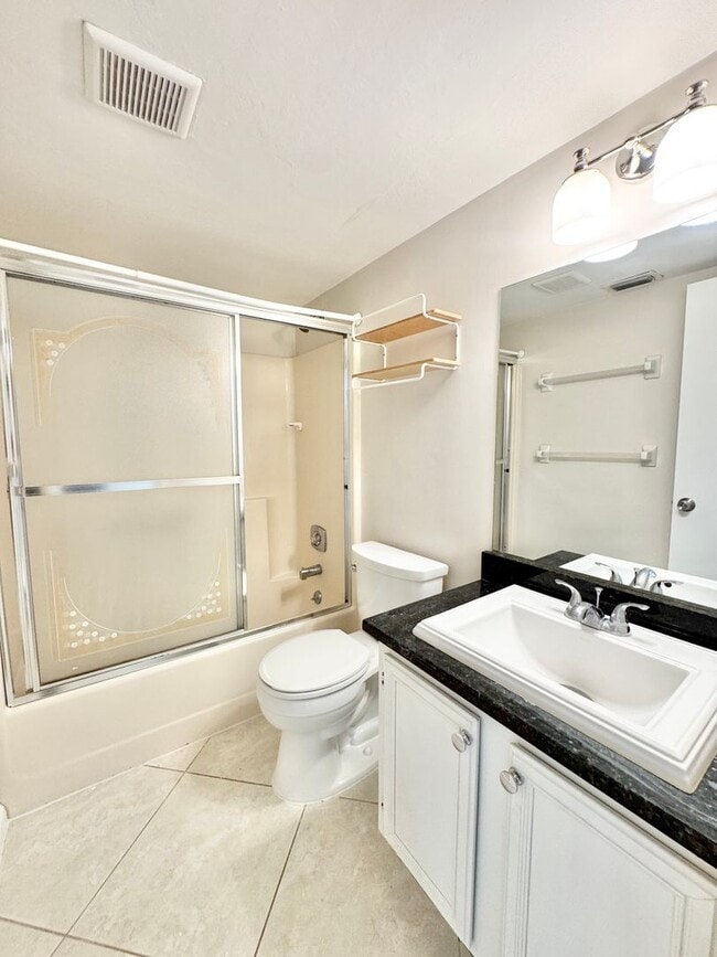 Building Photo - ** BRADSTROM VILLAGE ** 3 BED / 2 BATH CON...