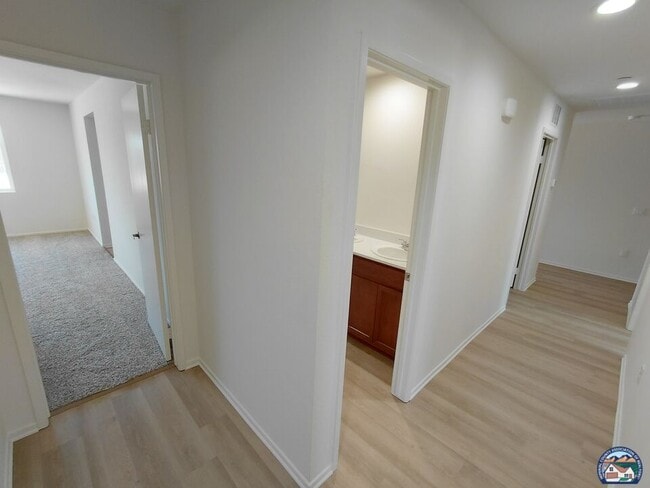 Building Photo - 475 Palomino Ct