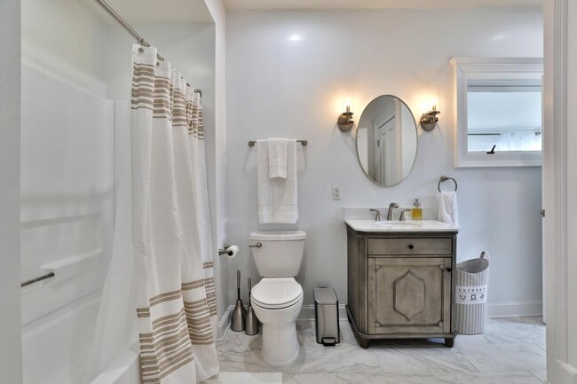 Building Photo - 398 W 5th Ave