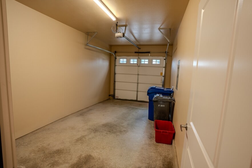 Building Photo - 5799 Joynak St S