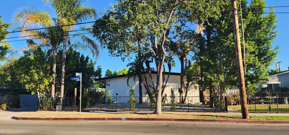 Primary Photo - 12800 Oxnard St