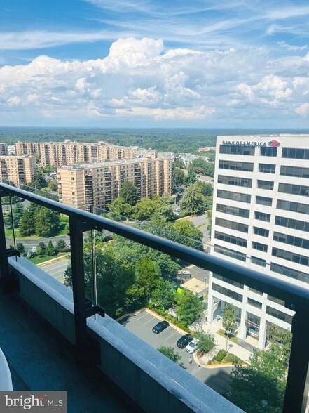 Building Photo - 1650 Silver Hill Dr
