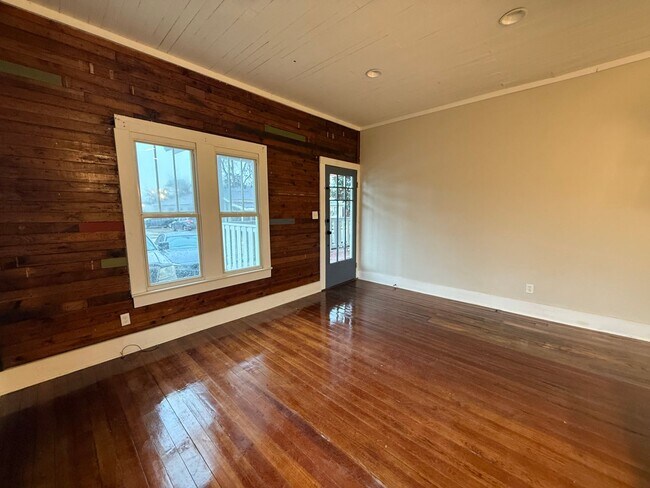Building Photo - 426 General Mouton Ave