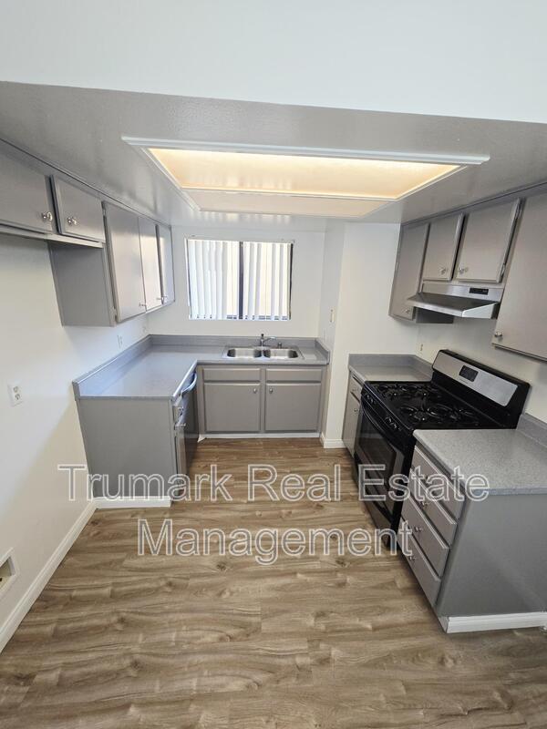 Building Photo - 553 E Orange Grove Ave