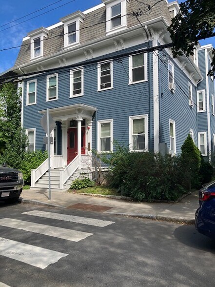 Exterior - 152 Pearl St