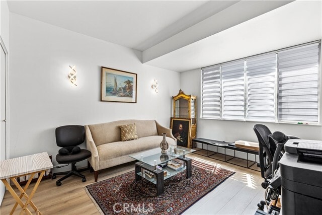 Building Photo - 818 N Doheny Dr