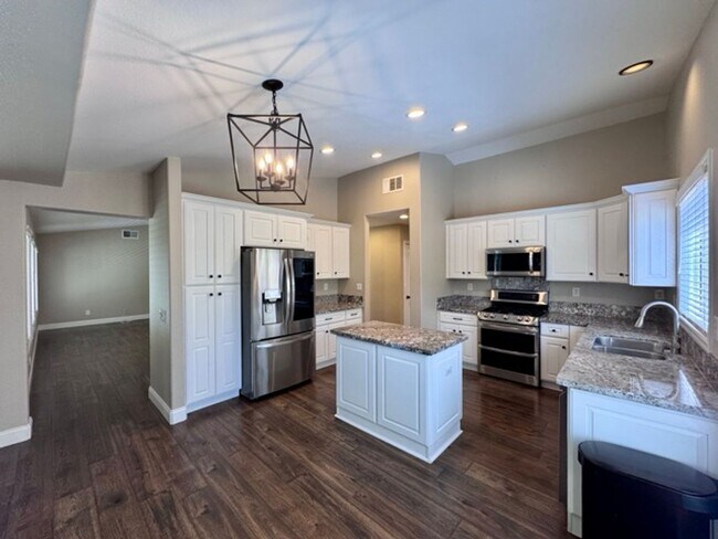 Building Photo - Available for LEASE! 3 bedroom 2 bathroom ...