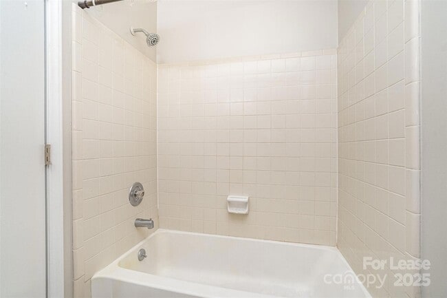 Building Photo - 6165 Meadow Rose Ln