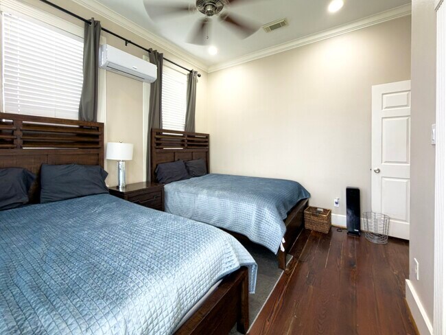 Building Photo - 1613 Summer St