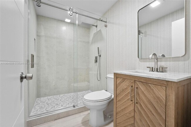 Building Photo - 129 SW 9th Ave