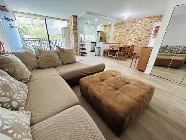 Building Photo - 17021 N Bay Rd