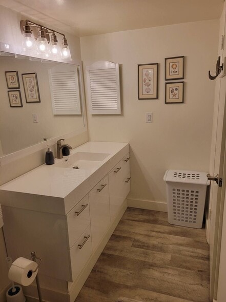 Building Photo - 618 Bird Bay Dr S