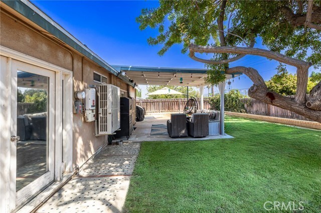 Building Photo - 842 Granby Ave