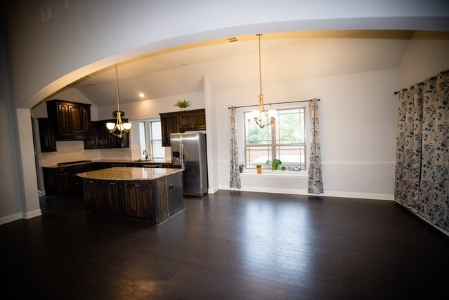Building Photo - 13923 Hopewell Dr