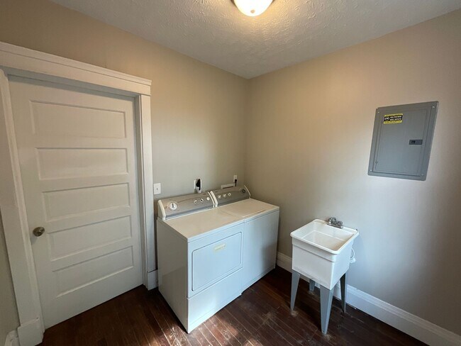 Building Photo - 2082 West 95th Street