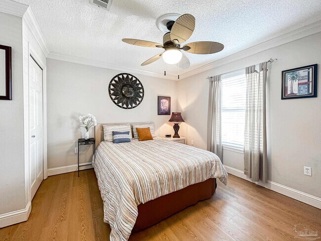 Building Photo - 13500 Sandy Key Dr