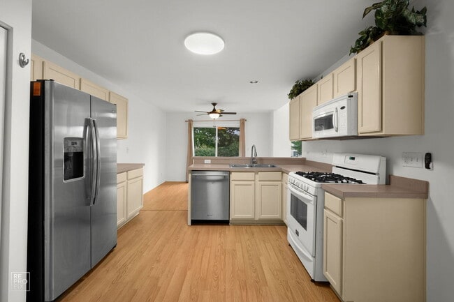 Building Photo - 1518 Meadowsedge Ln