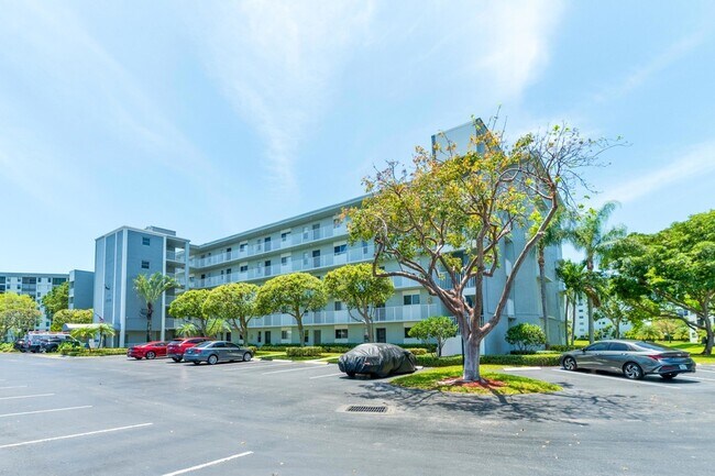 Building Photo - 2226 N Cypress Bend Dr