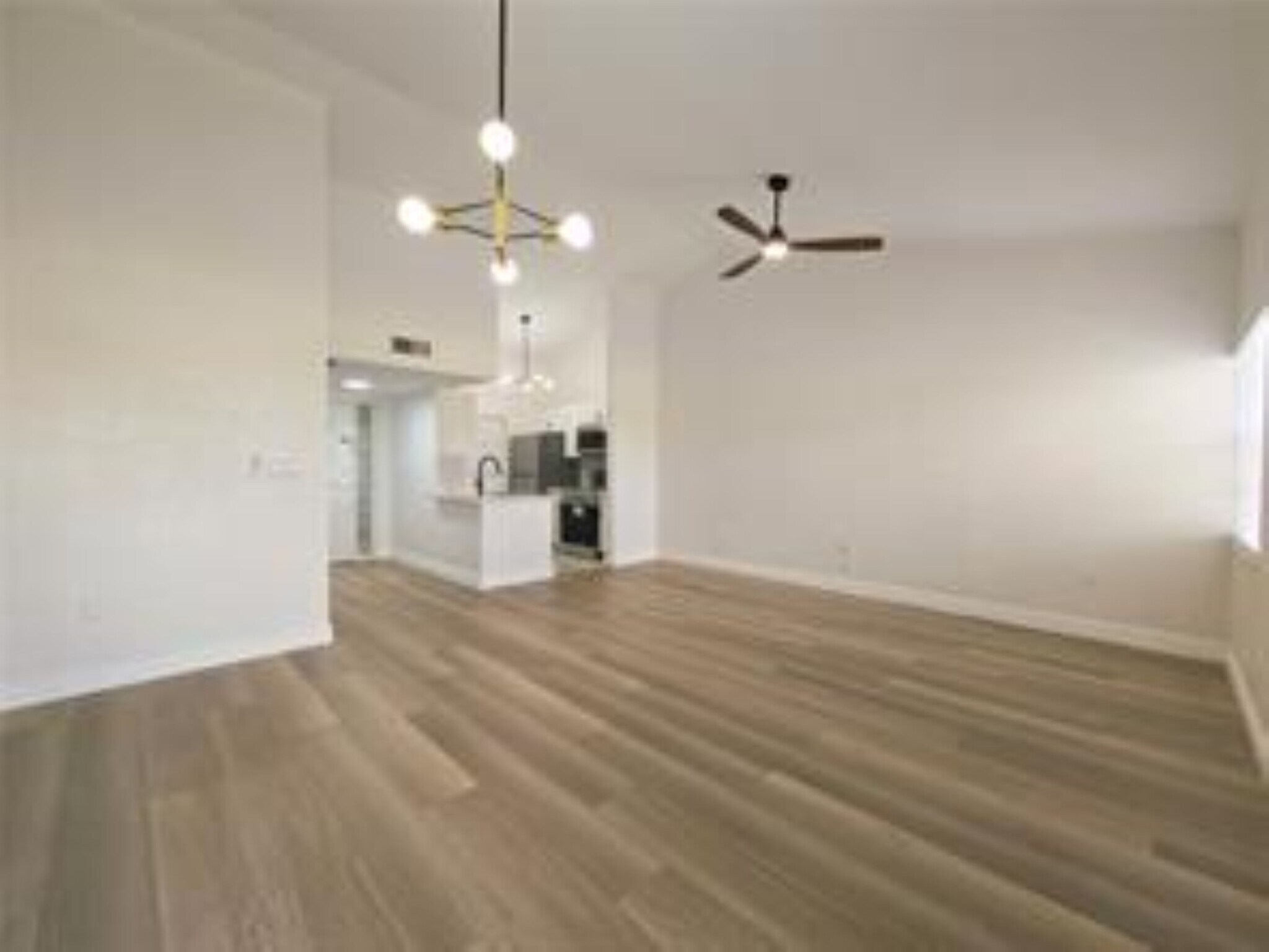 Building Photo - 2881 N Oakland Forest Dr