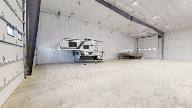 Building Photo - 3734 Cresent Lake Rd