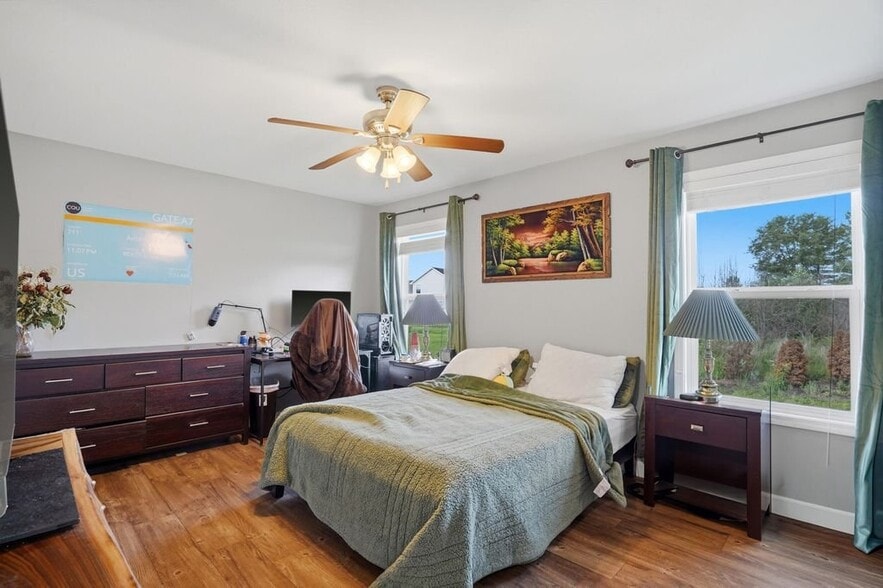 Building Photo - 5209-5211-5211 Silver Mill Dr