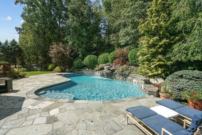 Building Photo - 24 Charnwood Dr