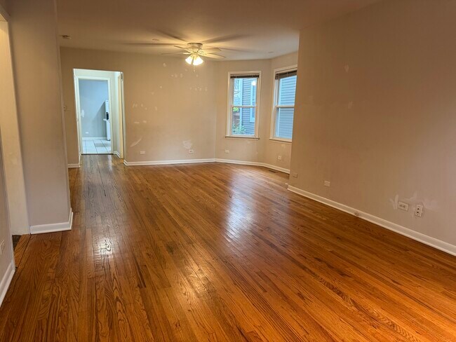 Building Photo - 3846 N Janssen Ave