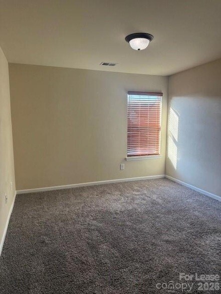 Building Photo - 142 Saye Pl