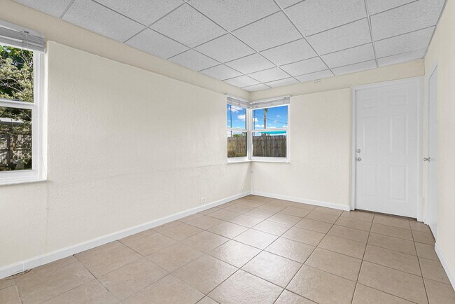 Building Photo - 261 NE 45th St