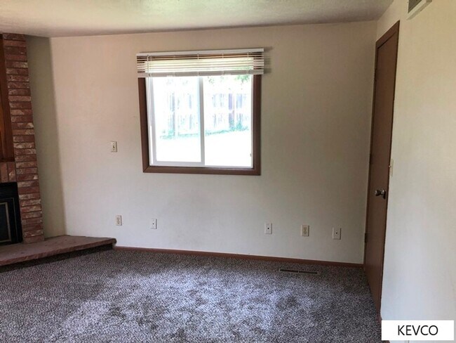 Building Photo - Charming Home in Beautiful Neighborhood by Park!