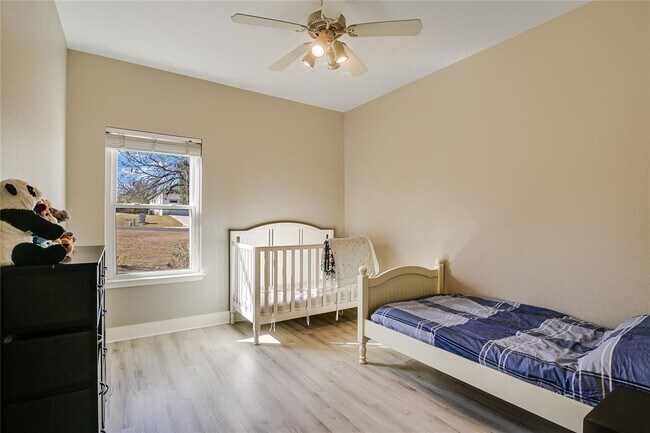 Building Photo - 945 Wesley Ridge Dr