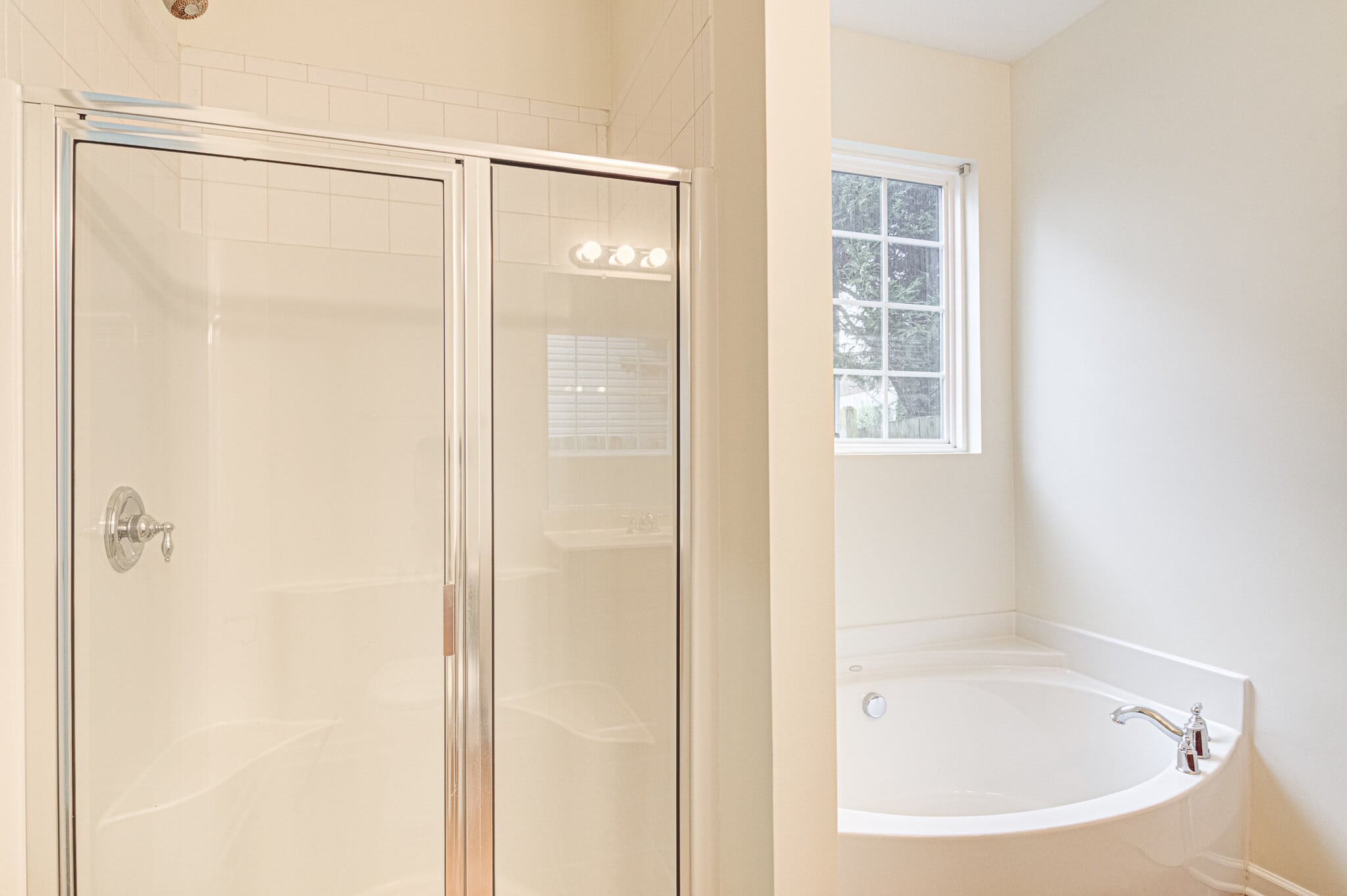 Standup Shower, Separate Tub - 6524 Overland Park Dr