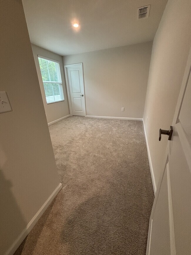 Building Photo - 282 N Coral Bells Wy