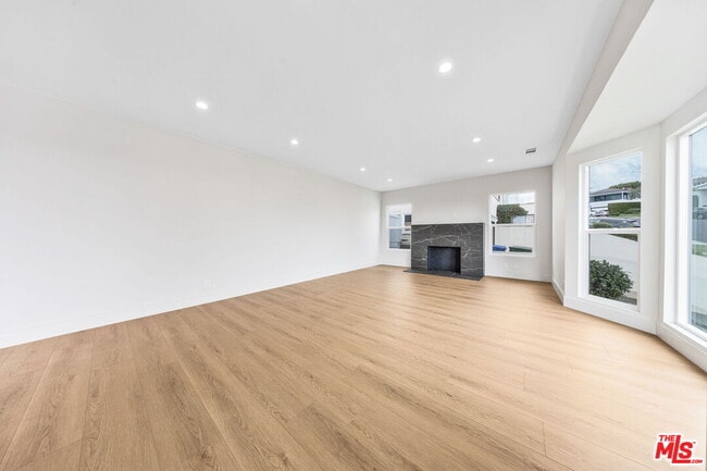 Building Photo - 5455 Harcross Dr