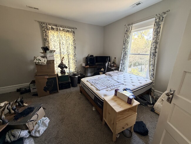 Building Photo - 124 Linden Ave