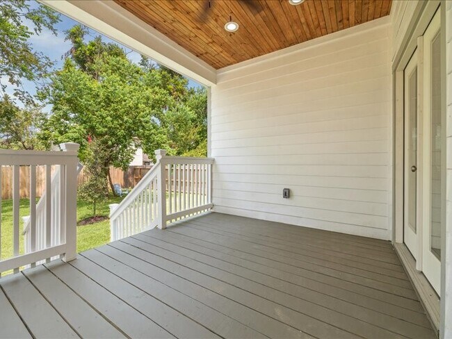 Building Photo - 915 E 37th St