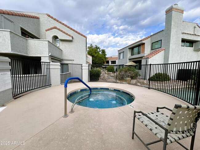 Building Photo - 10055 E Mountainview Lake Dr