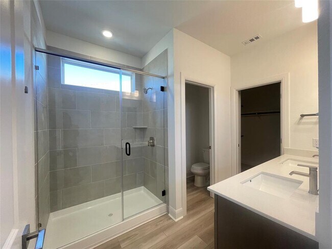 Building Photo - 544 Bauer Lp