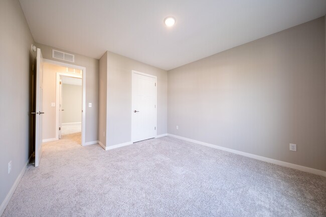 Building Photo - 15083 Athgoe Dr