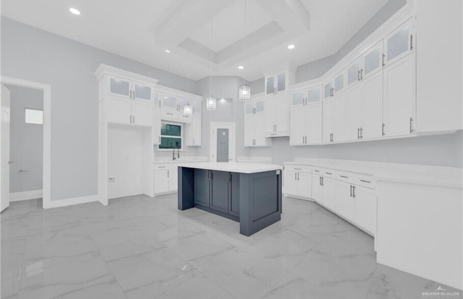 Building Photo - 3007 E Ebano St