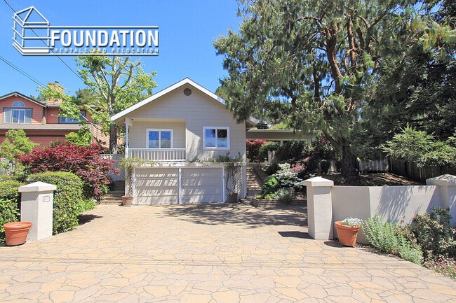 Building Photo - 133 Tiburon Blvd