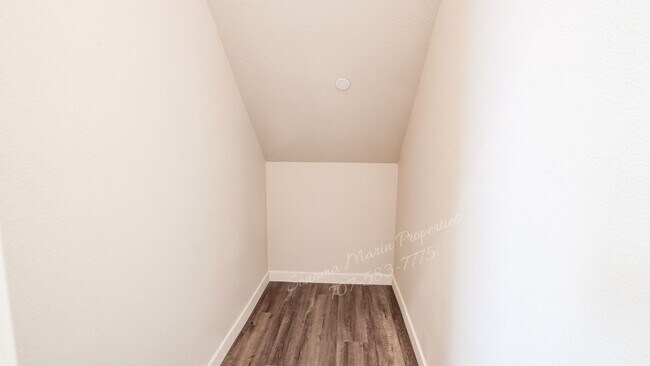 Building Photo - 542 Trisha Ln