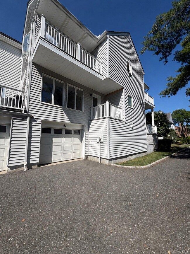 Building Photo - 6 Cornell Pl