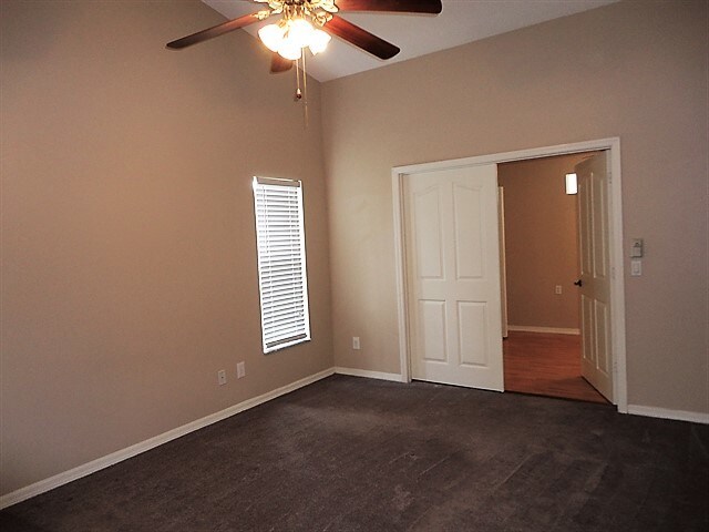 Building Photo - 1427 Kinsmere Dr