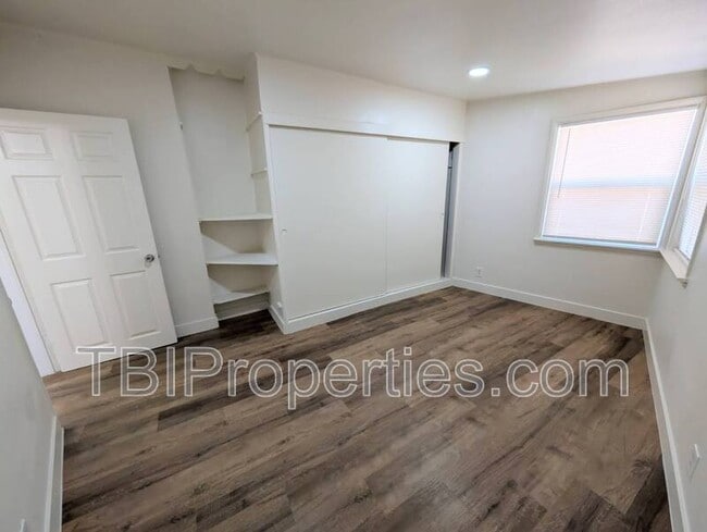 Building Photo - 936 Bradley St