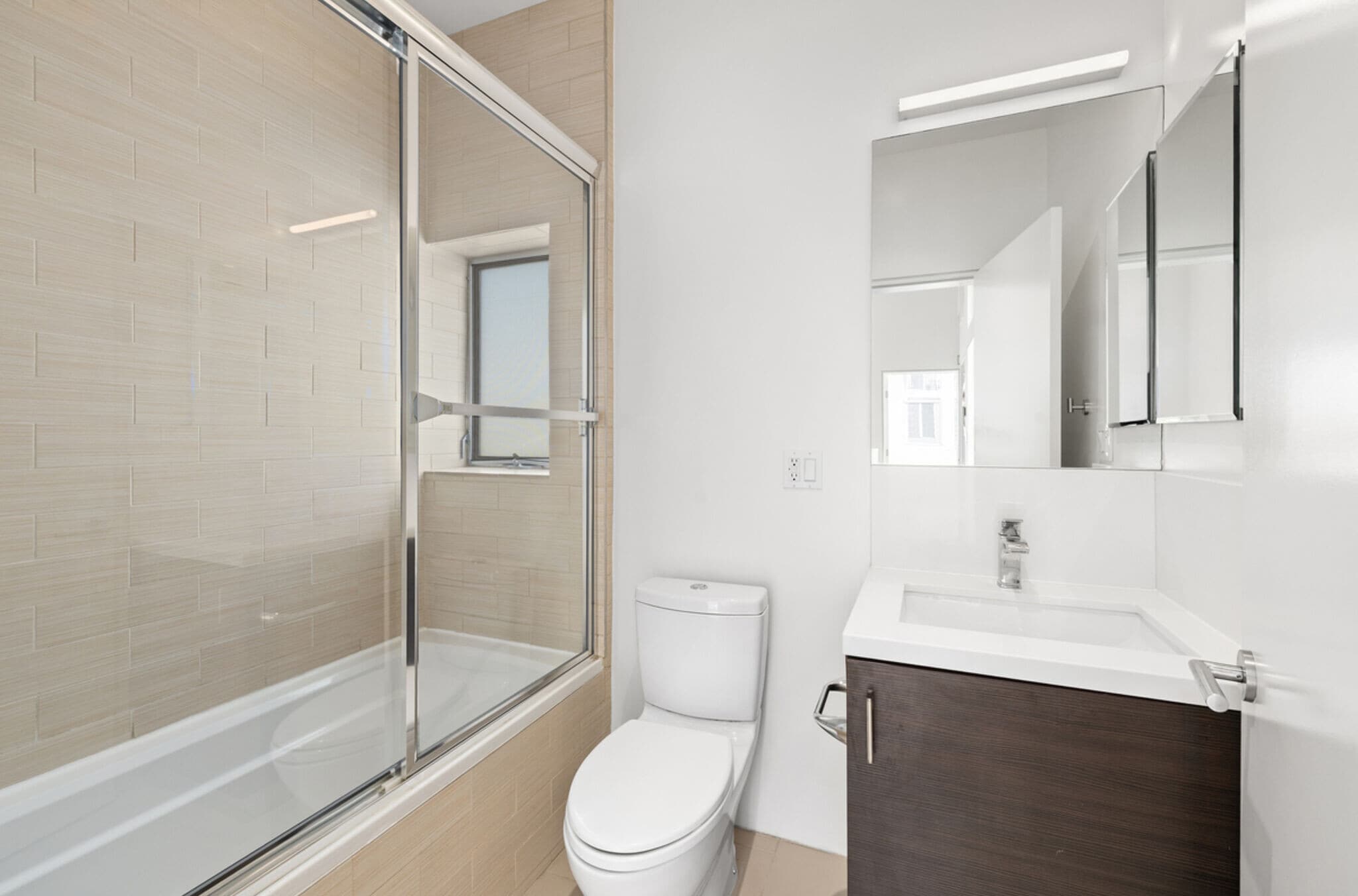 Building Photo - 742 N Hudson Ave