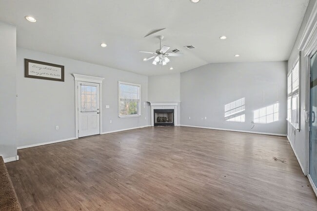 Building Photo - 3-Bed Home with Fireplace, Fenced Yard & Flexible Living Space