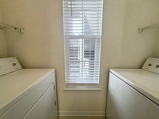 Building Photo - ***MOVE-IN SPECIAL*** $500 OFF OF YOUR FIRST MONTH'S RENT!!!